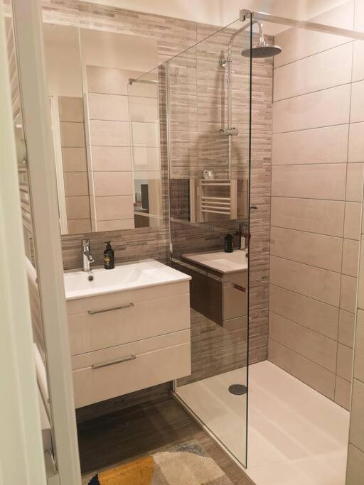 Appartement Proche Mer Avec Terrasse Et Jardin Privatif Hyères Kültér fotó